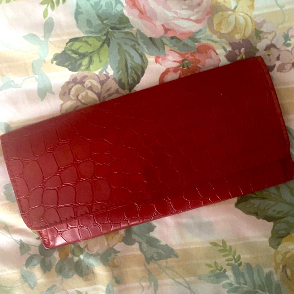 Red clutch